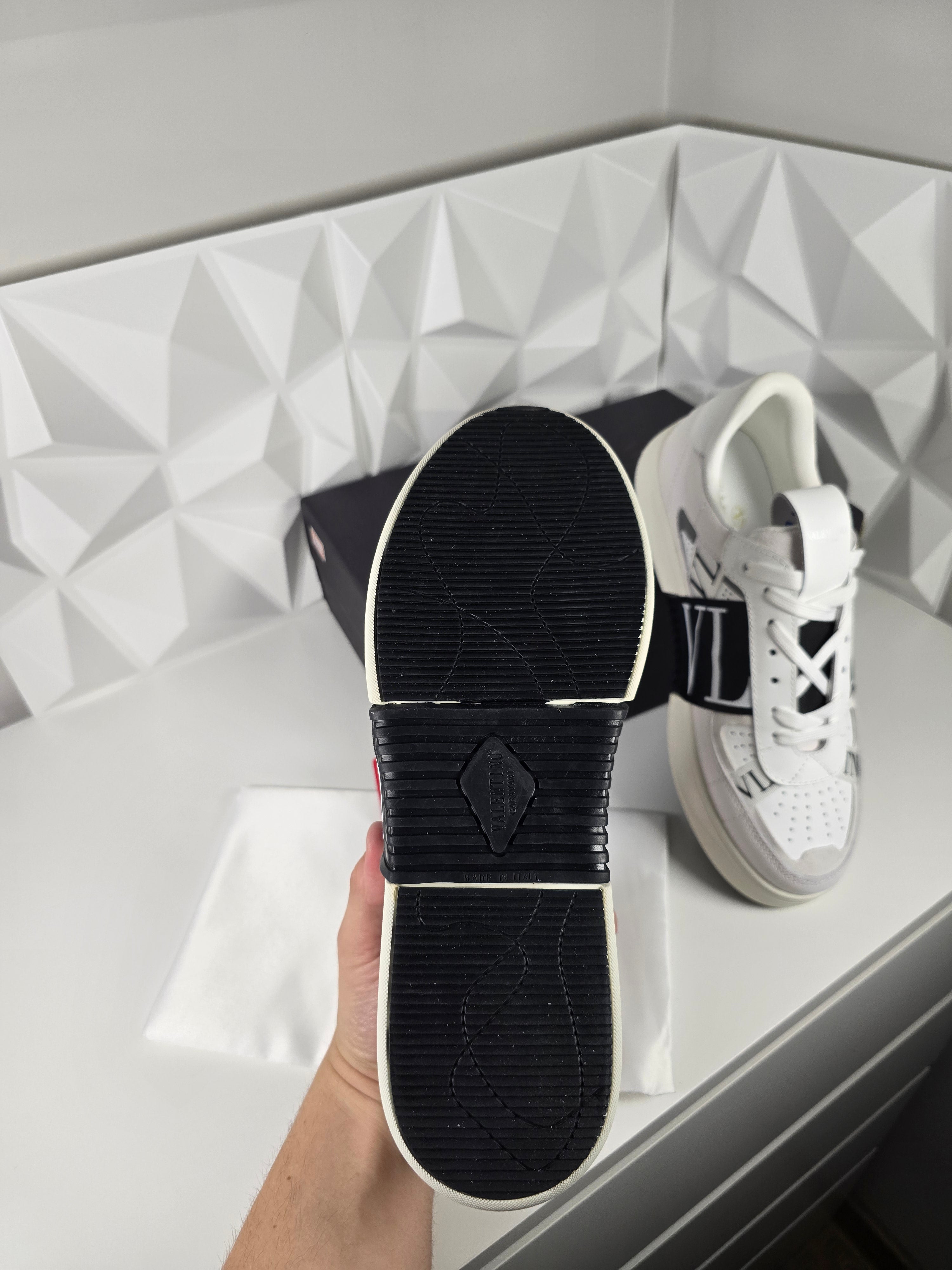 Valentino Garavani Low Top Leather Sneakers