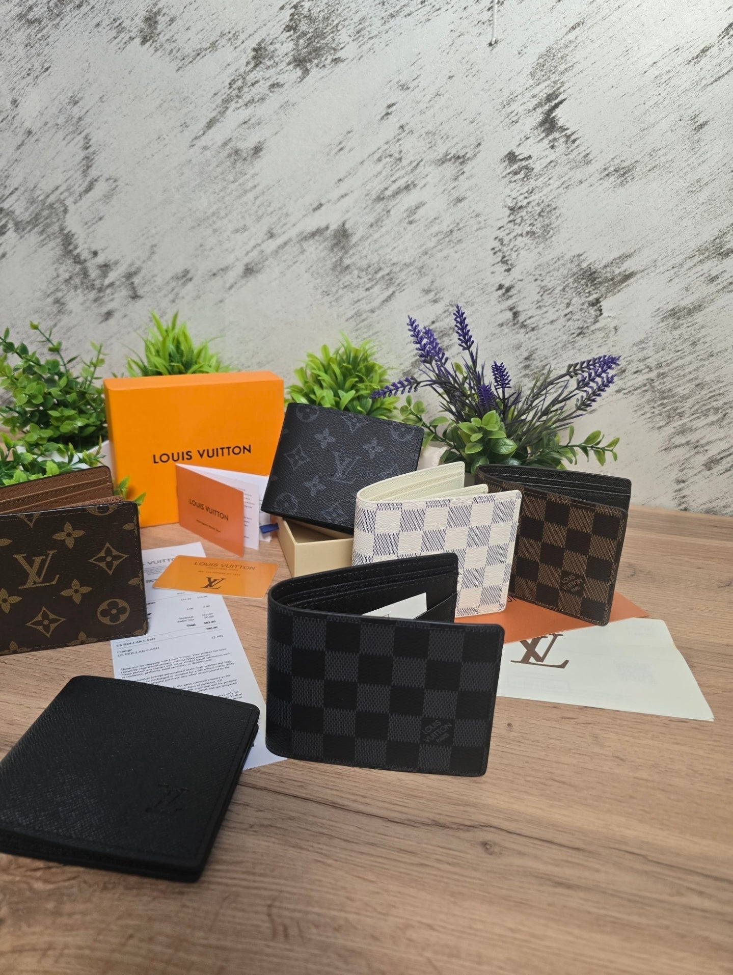 LOUIS VUITTON | Портфейли