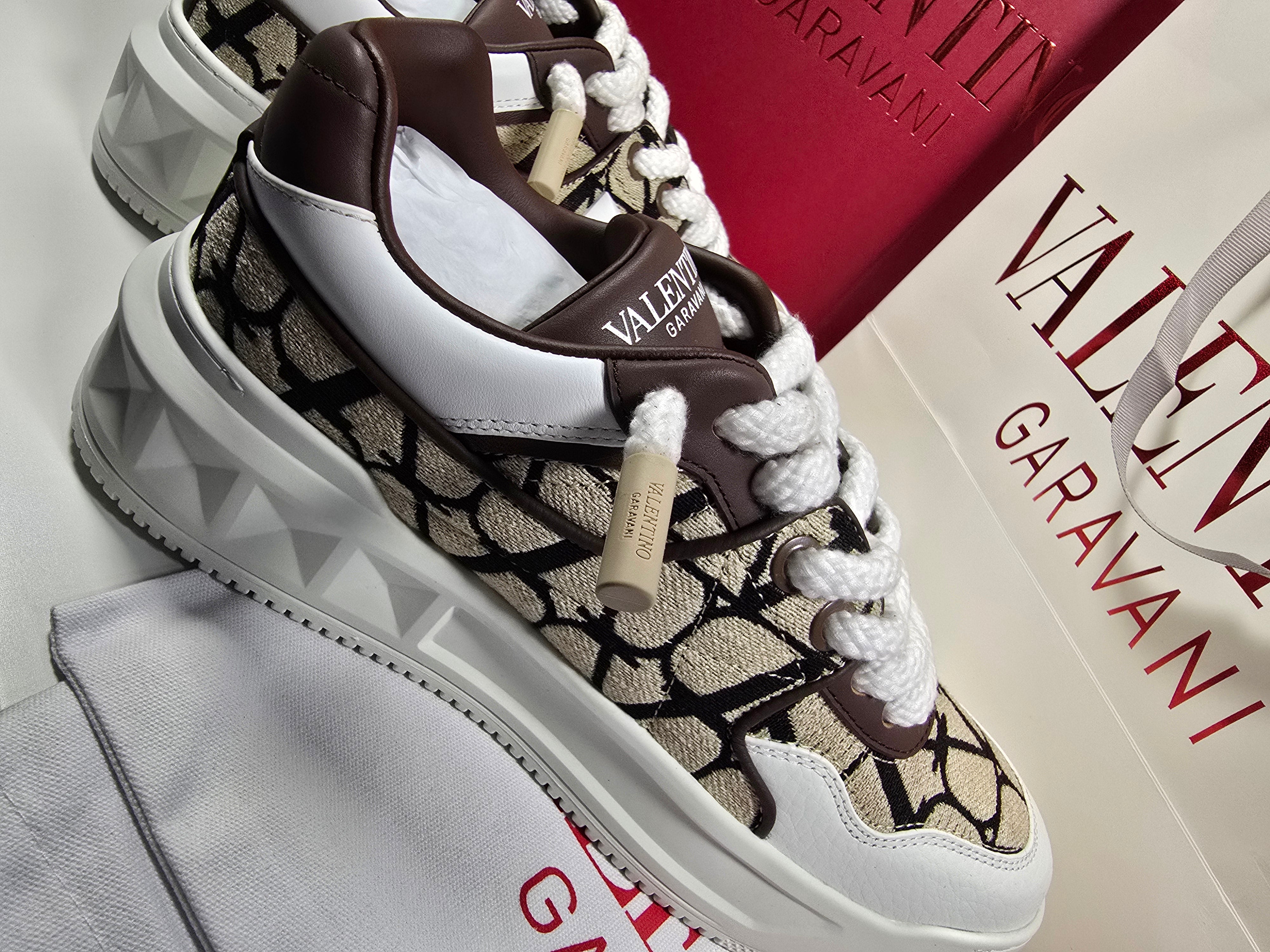 Valentino Garavani One Stud XL