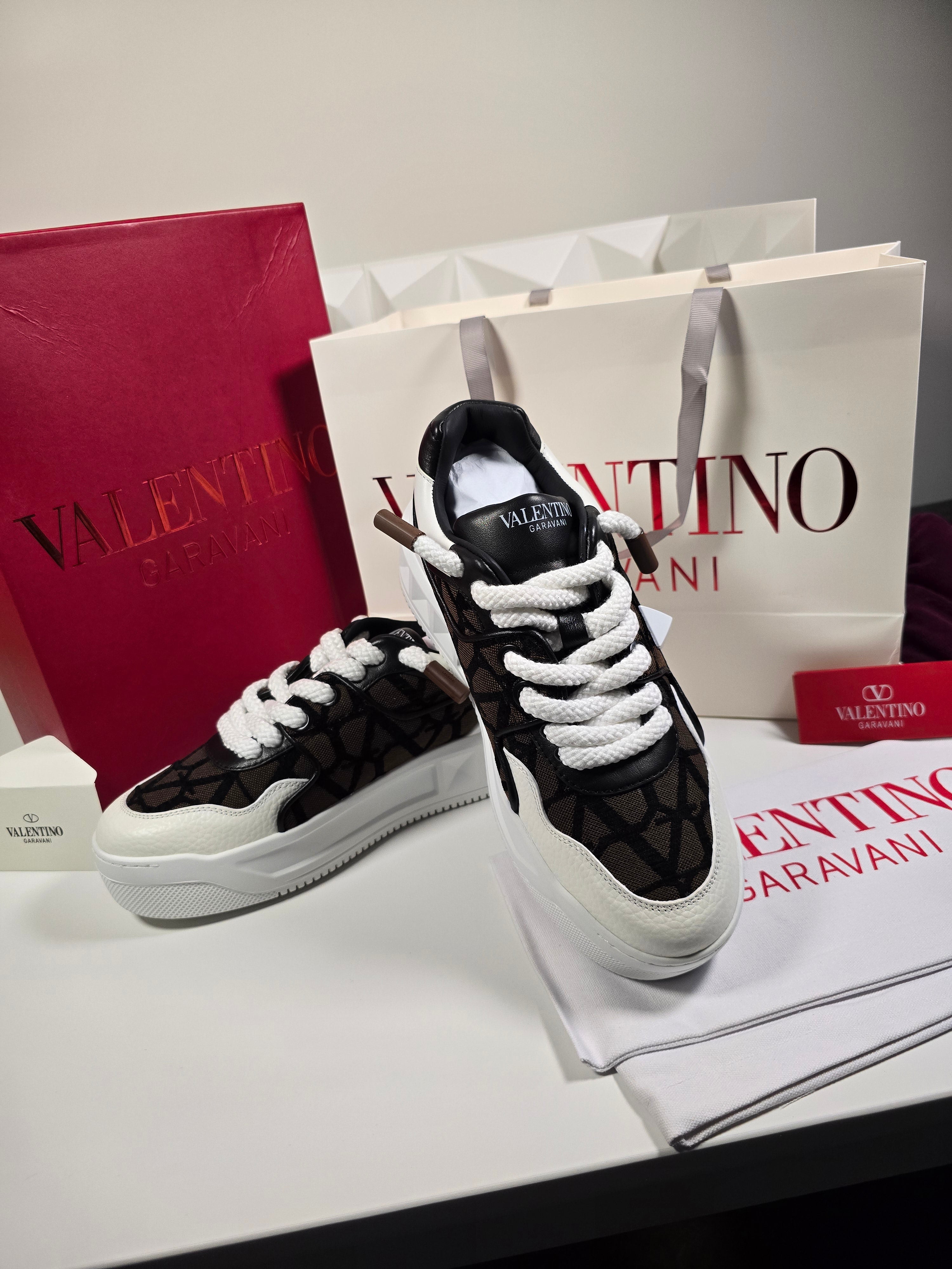 Valentino Garavani One Stud XL