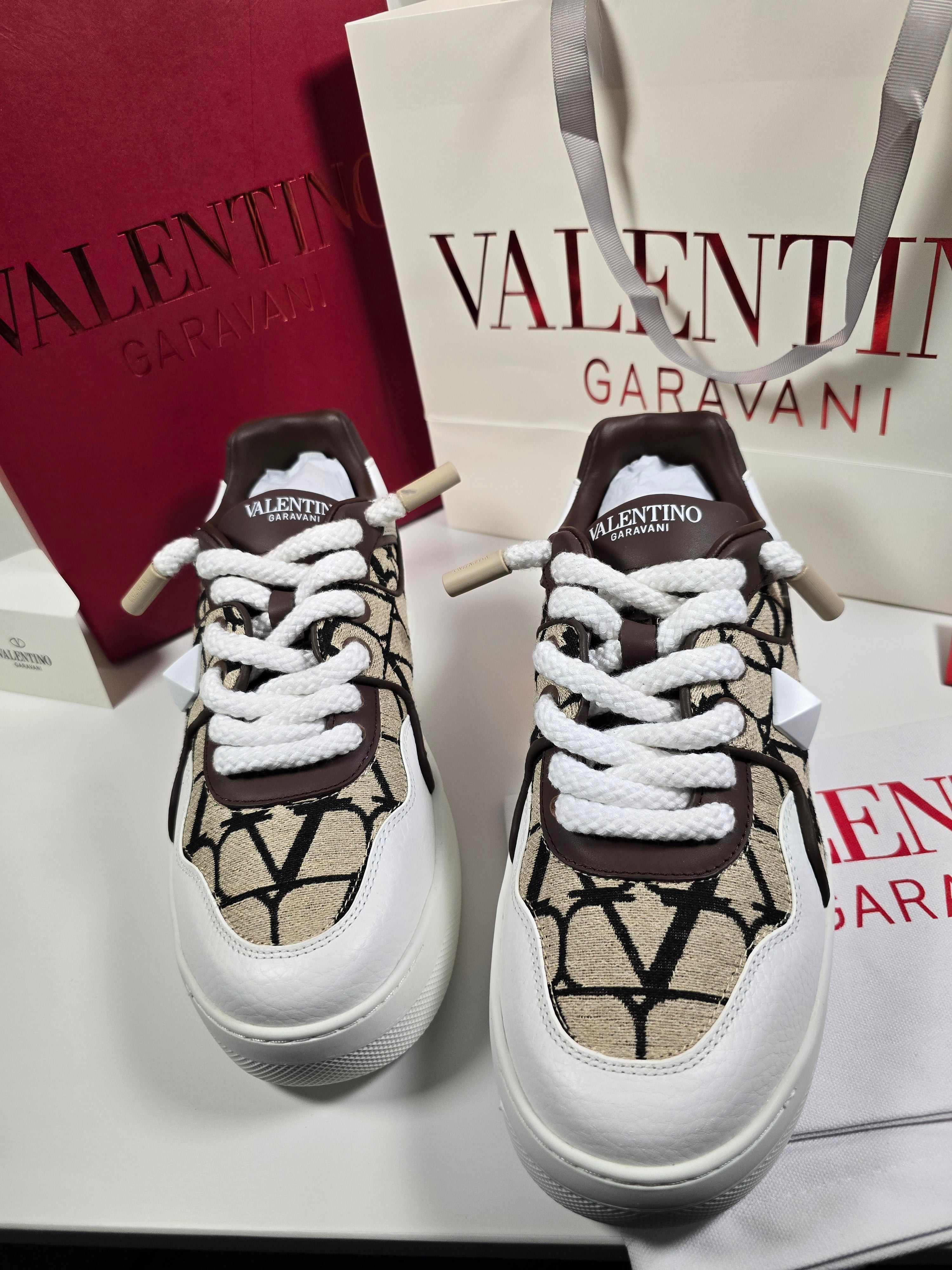 Valentino Garavani One Stud XL