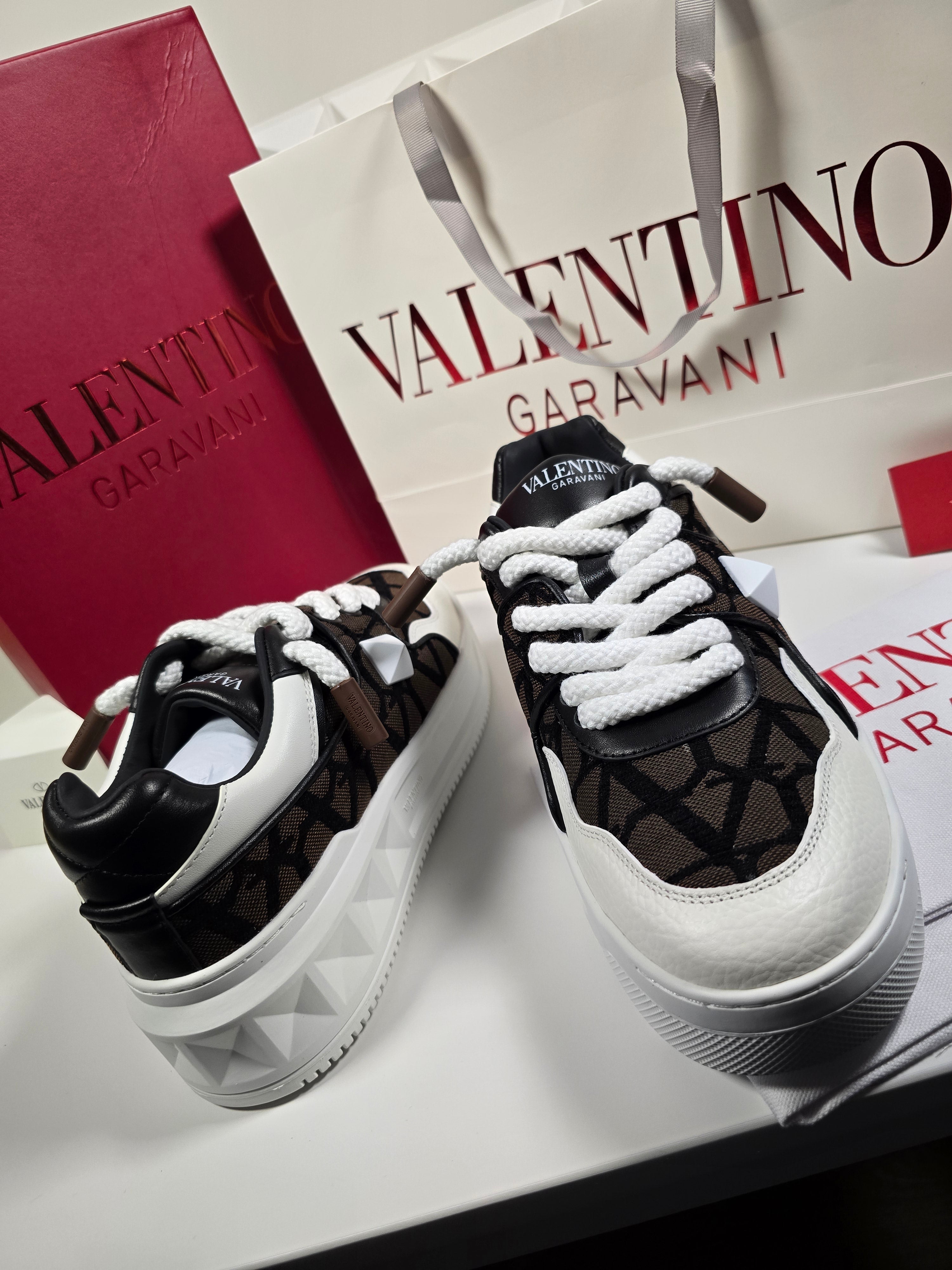 Valentino Garavani One Stud XL