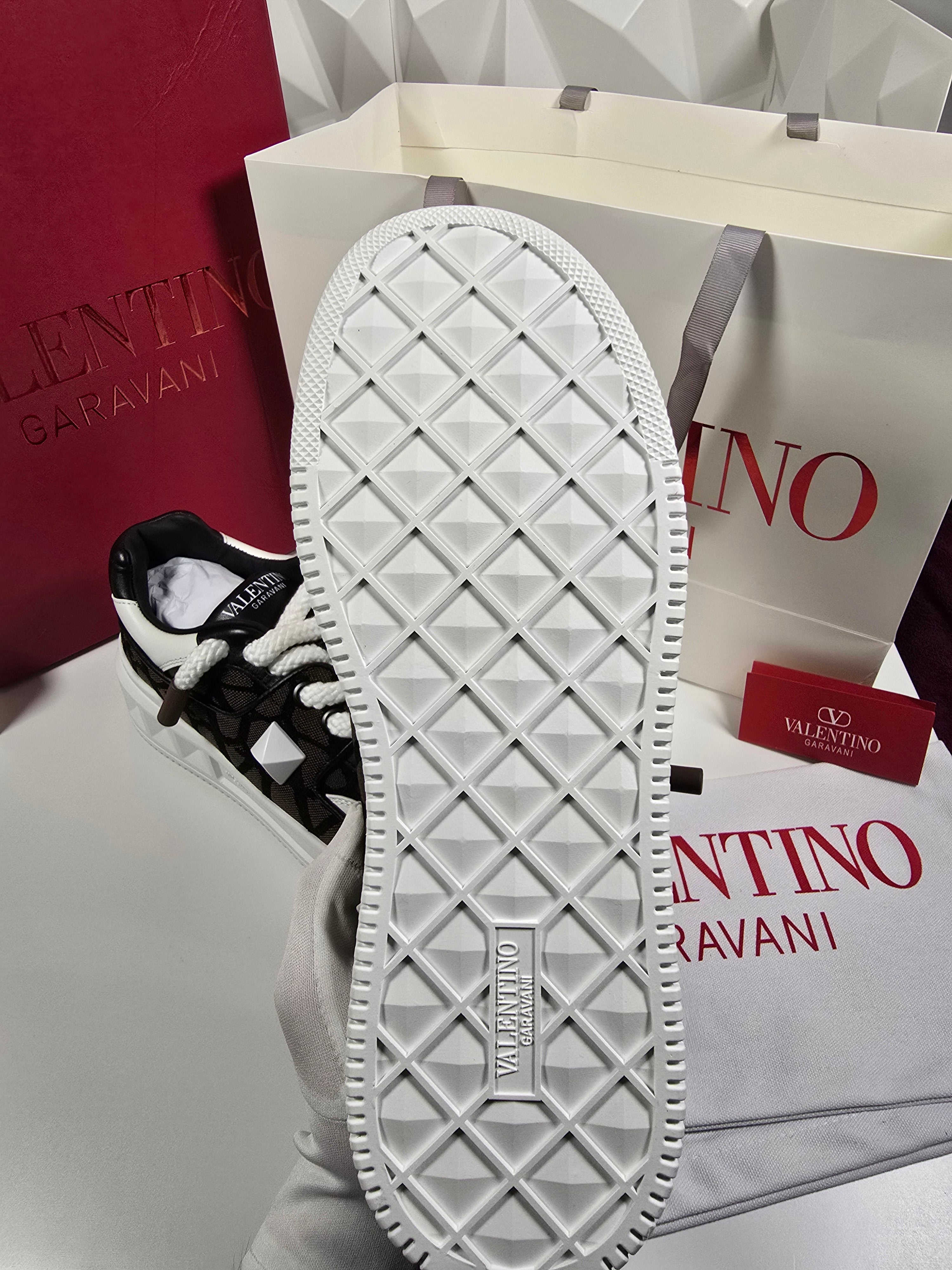 Valentino Garavani One Stud XL