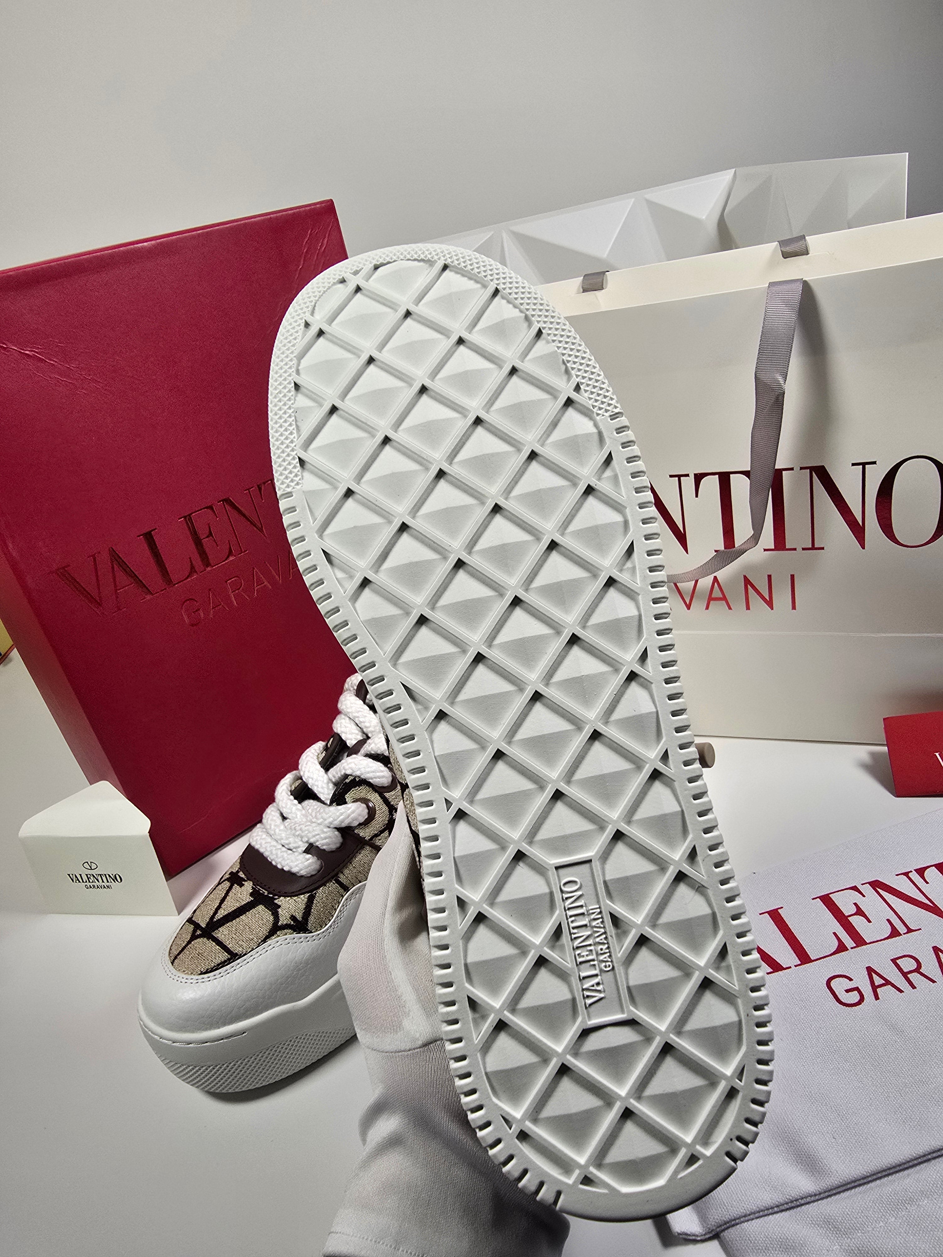 Valentino Garavani One Stud XL