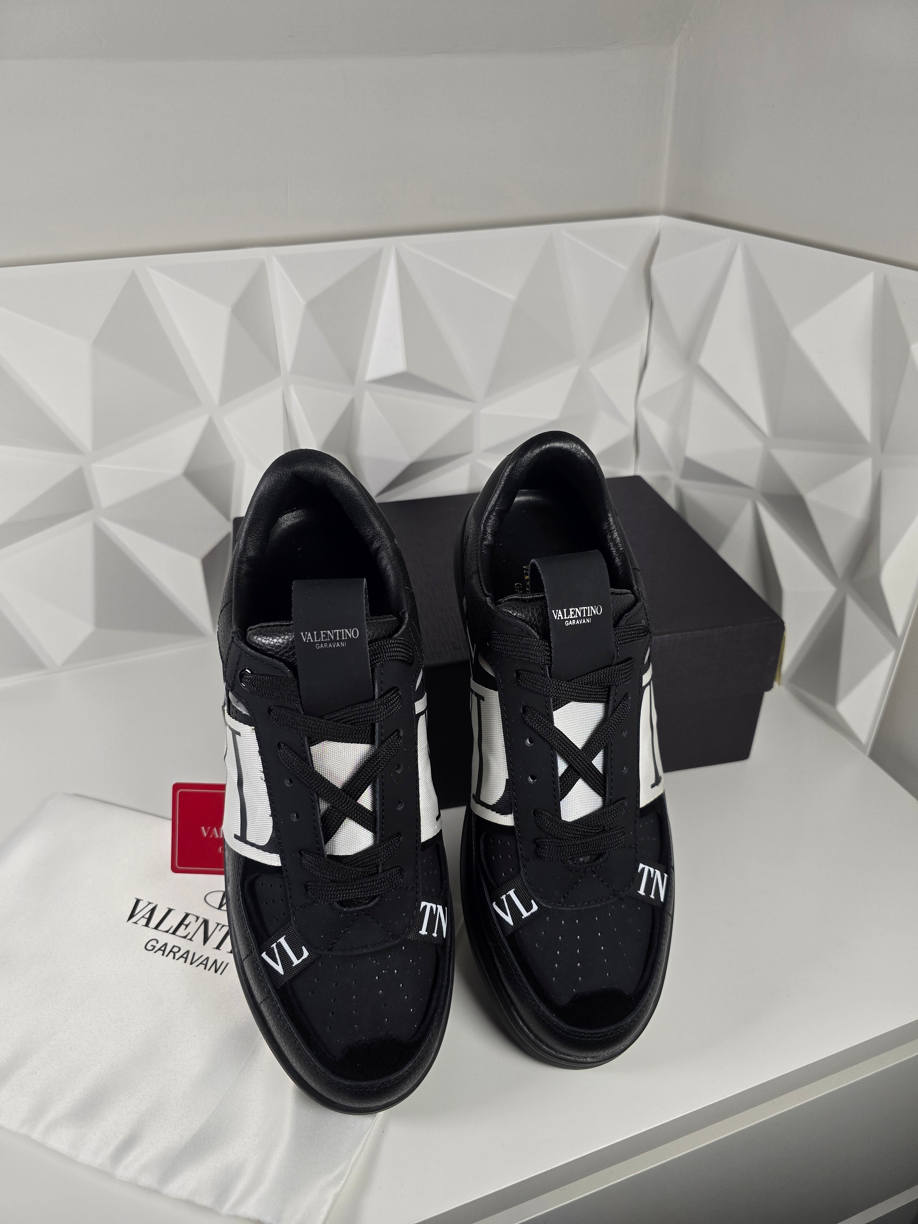 Valentino Garavani Low Top Leather Sneakers